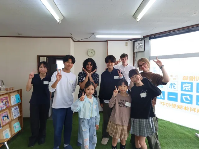 国際交流イベント｜Aセッションの参加者と海外の先生の集合写真